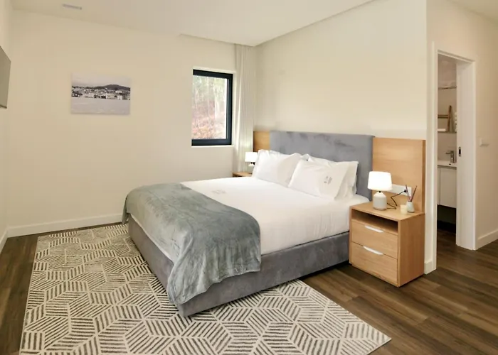 Families, Golf & Refined Outdoor Living 度假居 *